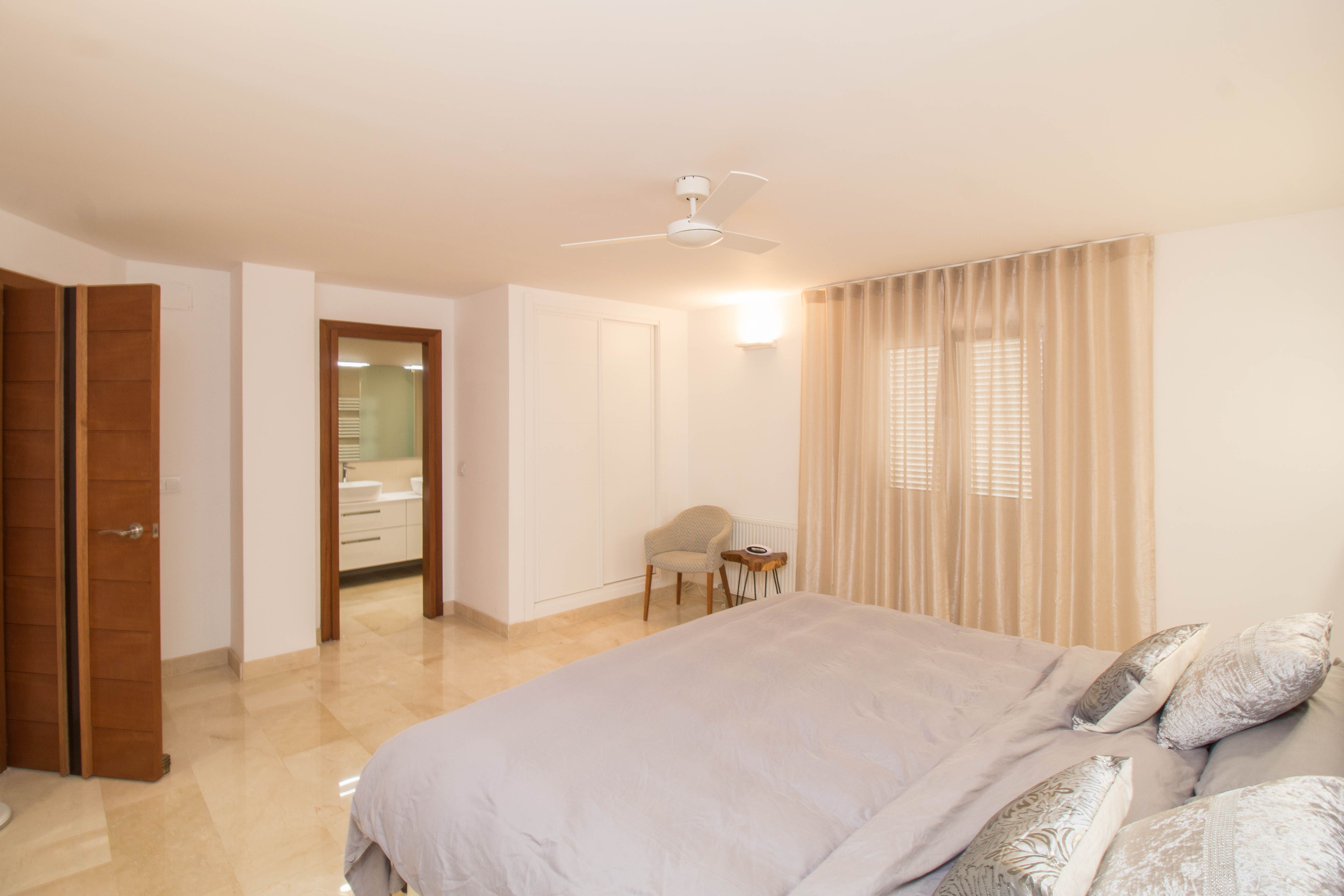 Modern sea view apartment with terrace in Palma City Beach