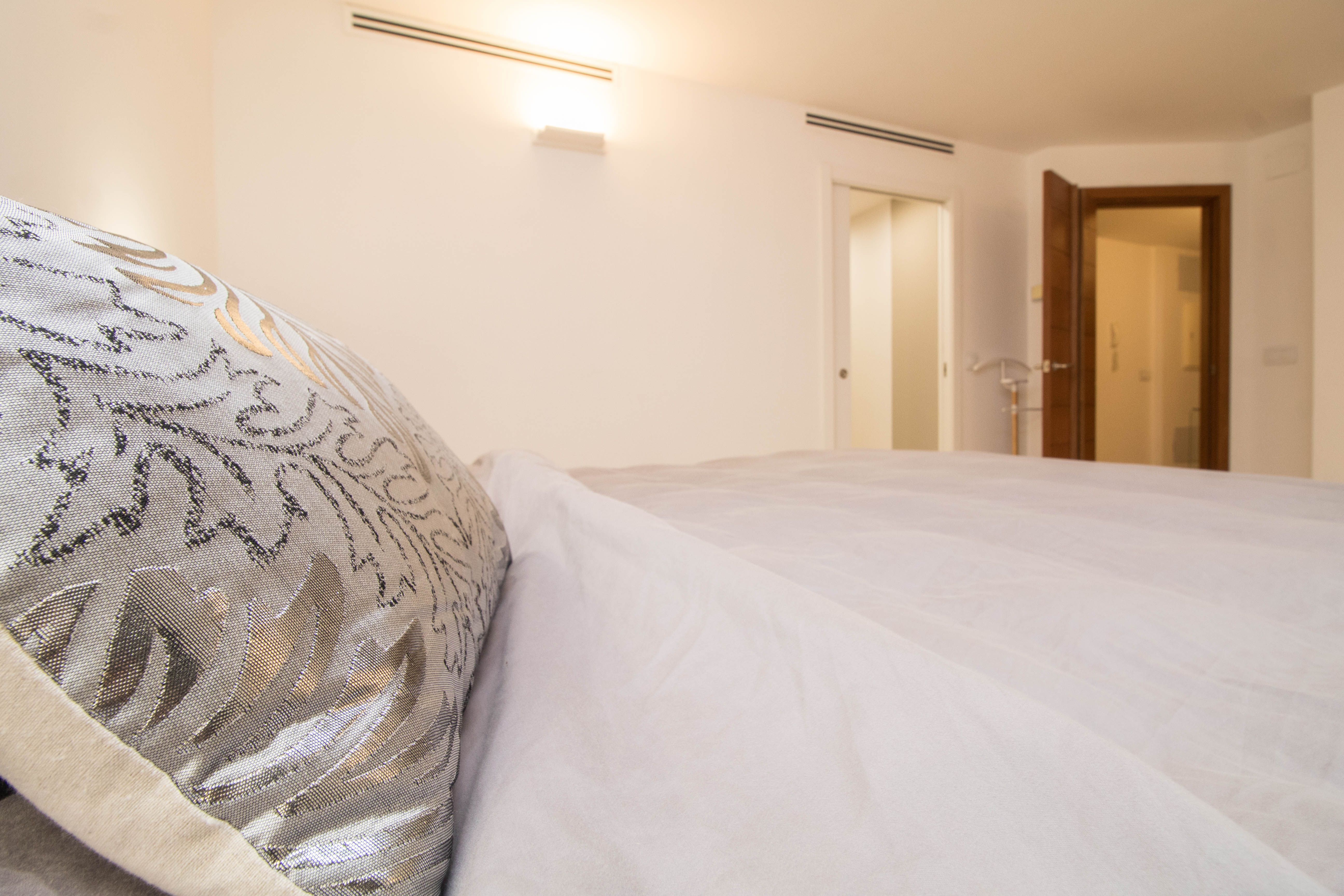 Modern sea view apartment with terrace in Palma City Beach