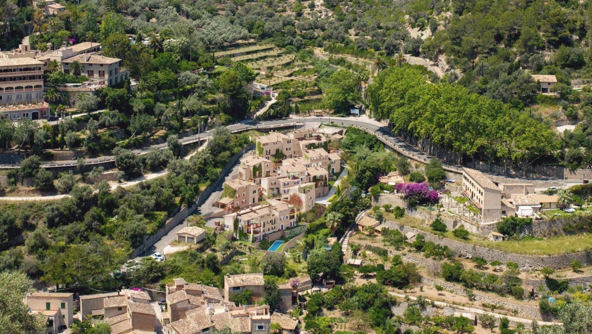 Wonderful new town house in Deia