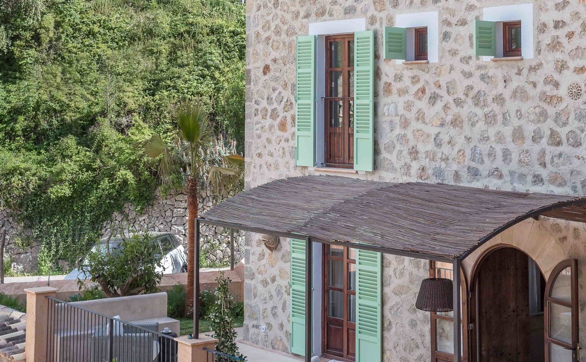 Wonderful new town house in Deia