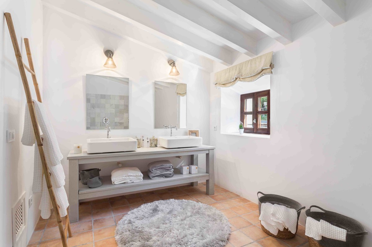 Wonderful new town house in Deia