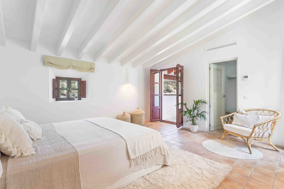 Wonderful new town house in Deia