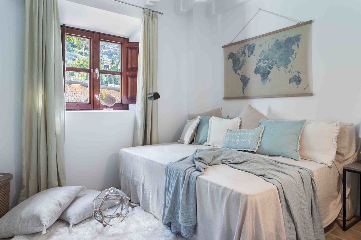 Wonderful new town house in Deia