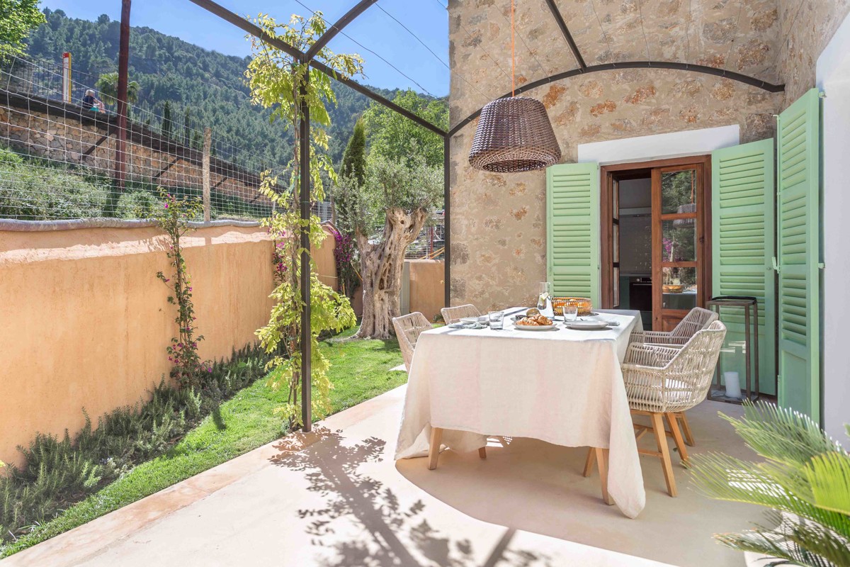 Wonderful new town house in Deia