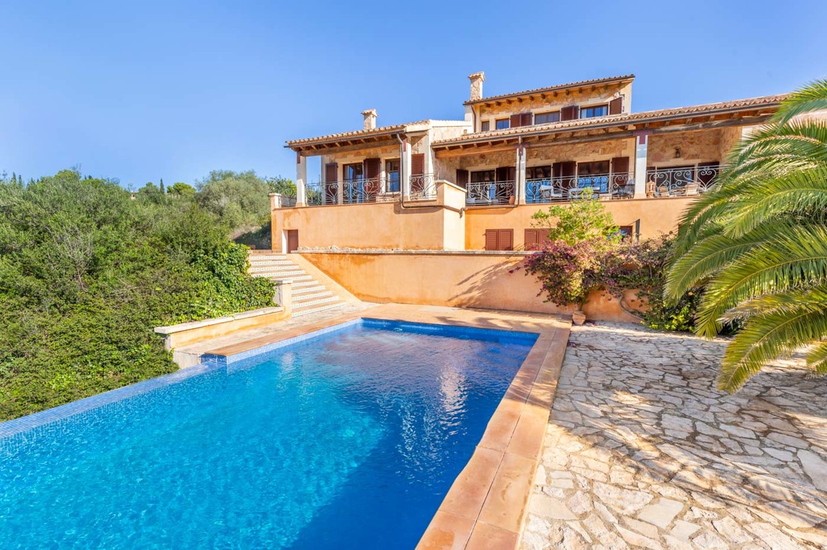 Exclusive country house in Puntiró with fantastic views