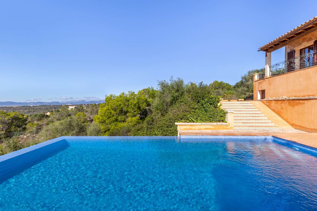 Exclusive country house in Puntiró with fantastic views