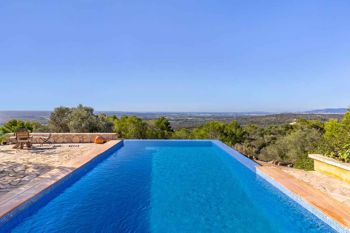 Exclusive country house in Puntiró with fantastic views