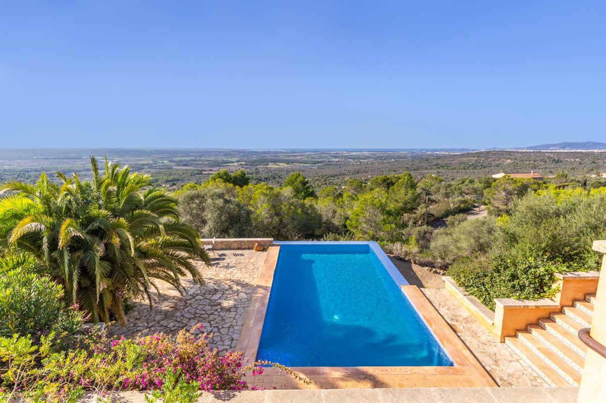 Exclusive country house in Puntiró with fantastic views