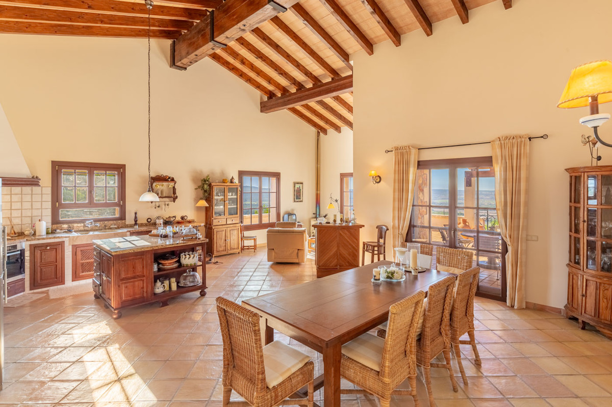 Exclusive country house in Puntiró with fantastic views