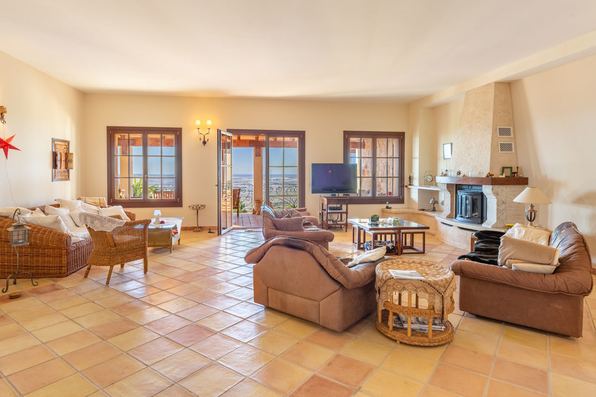 Exclusive country house in Puntiró with fantastic views