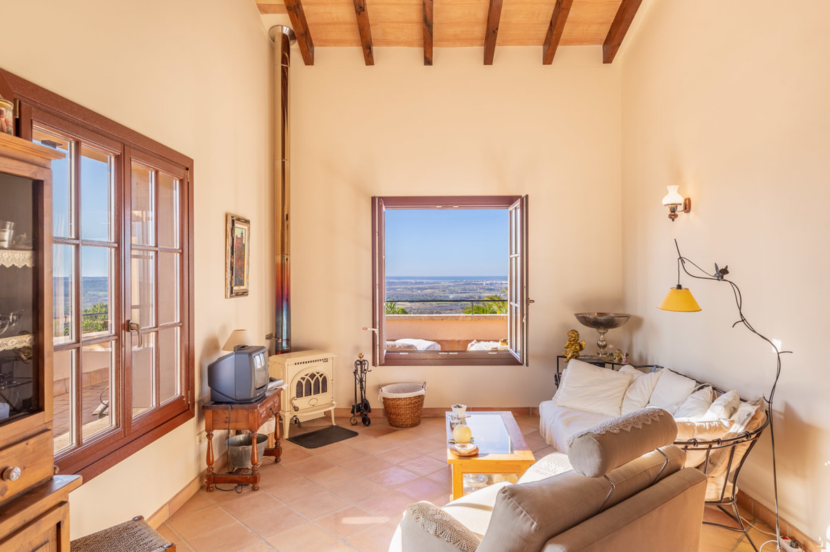 Exclusive country house in Puntiró with fantastic views