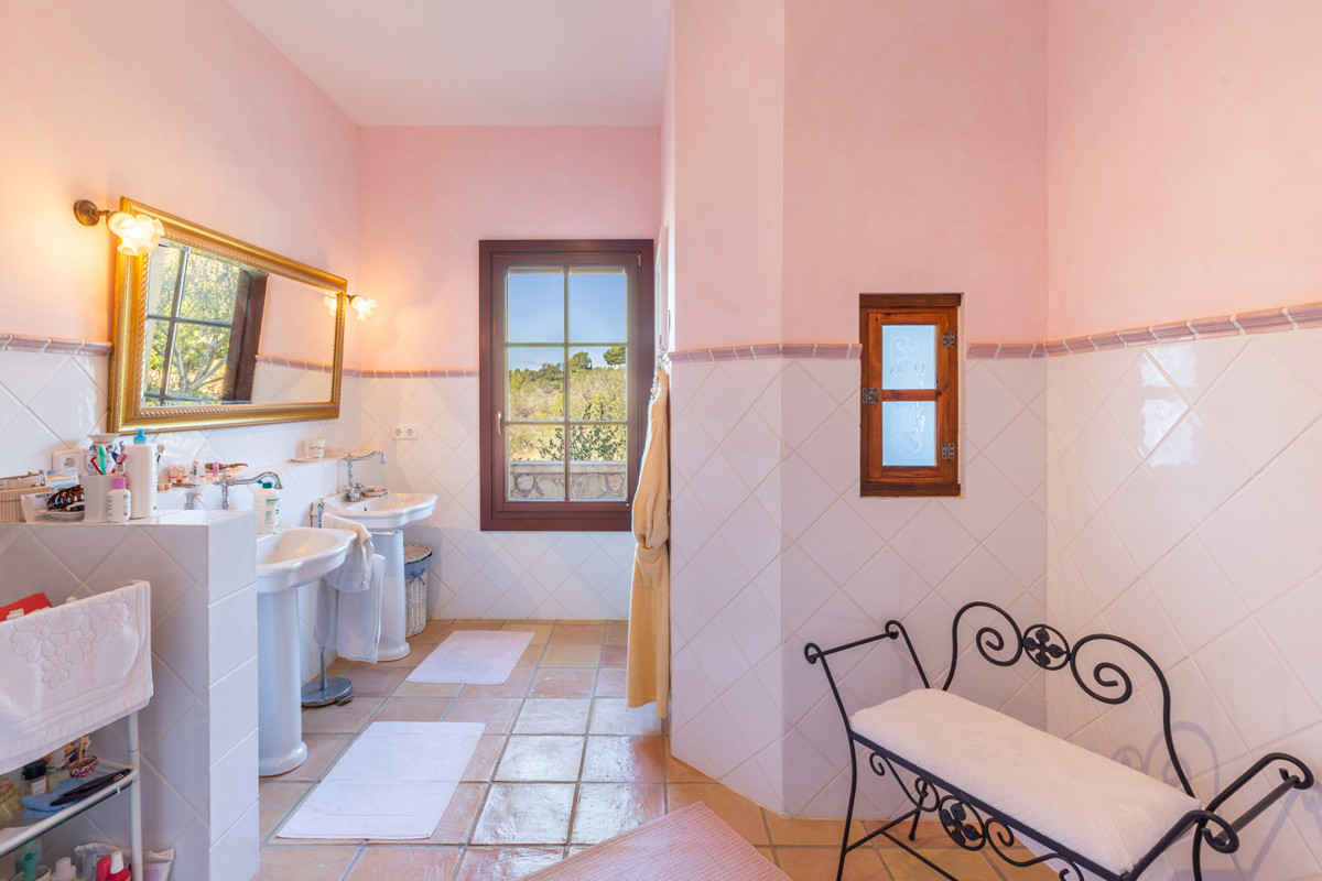 Exclusive country house in Puntiró with fantastic views