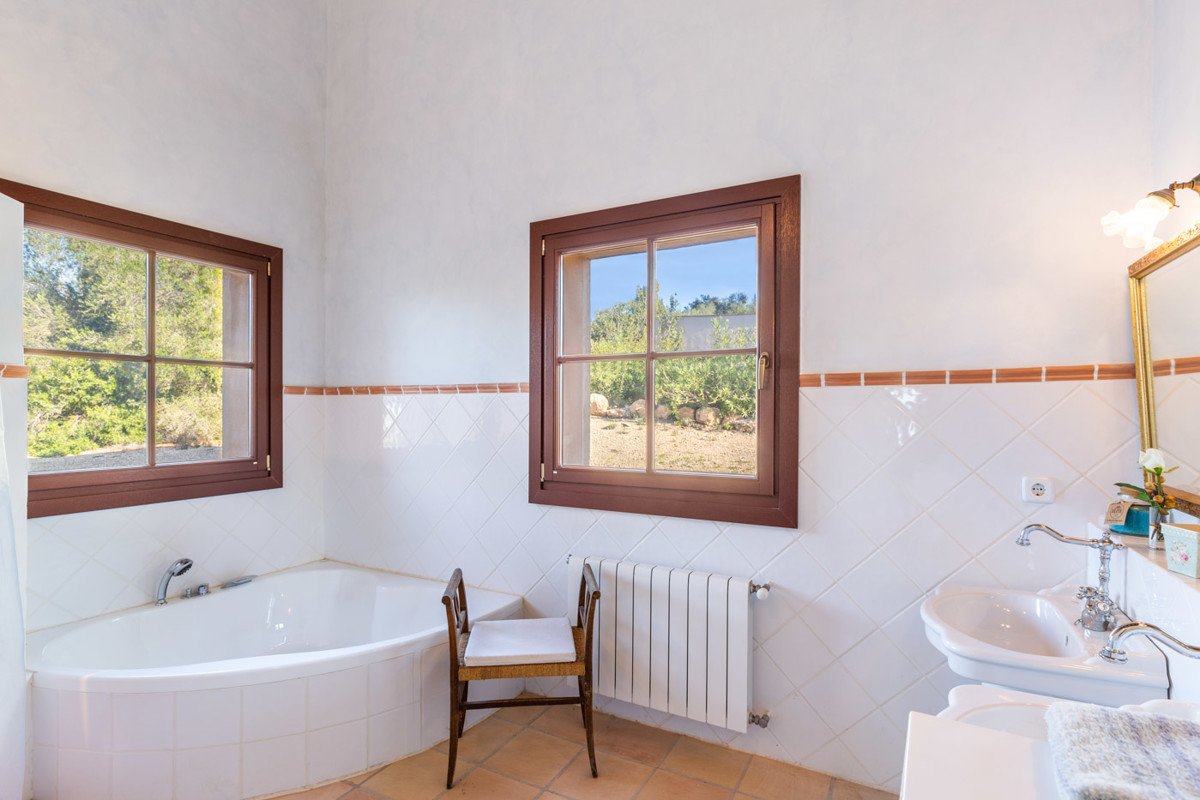 Exclusive country house in Puntiró with fantastic views