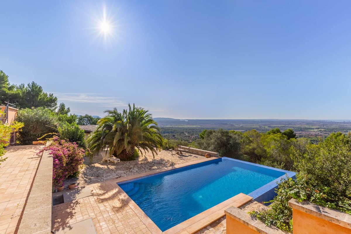 Exclusive country house in Puntiró with fantastic views