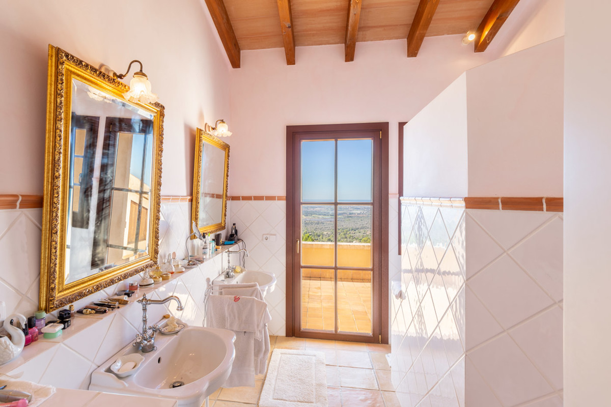 Exclusive country house in Puntiró with fantastic views