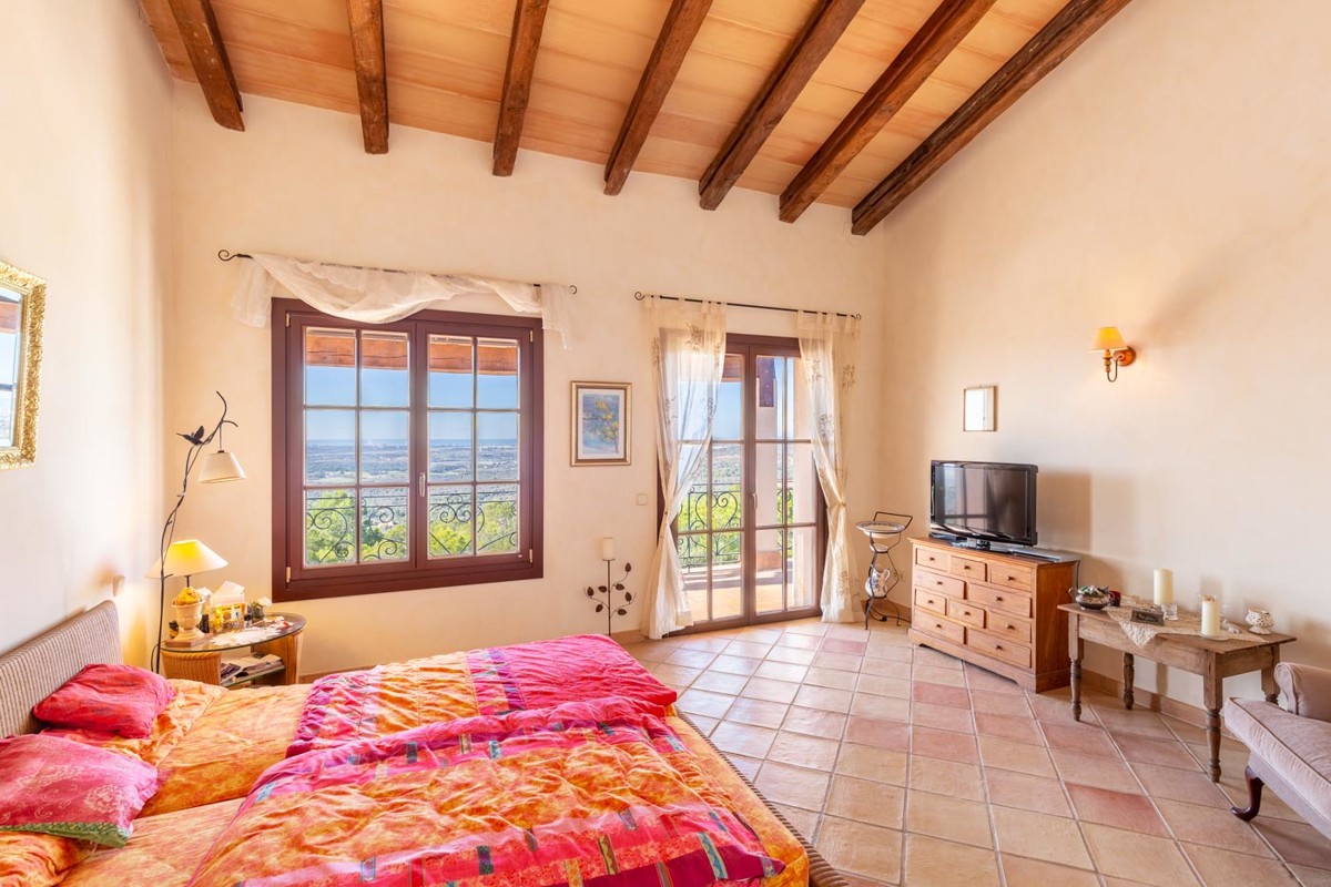 Exclusive country house in Puntiró with fantastic views