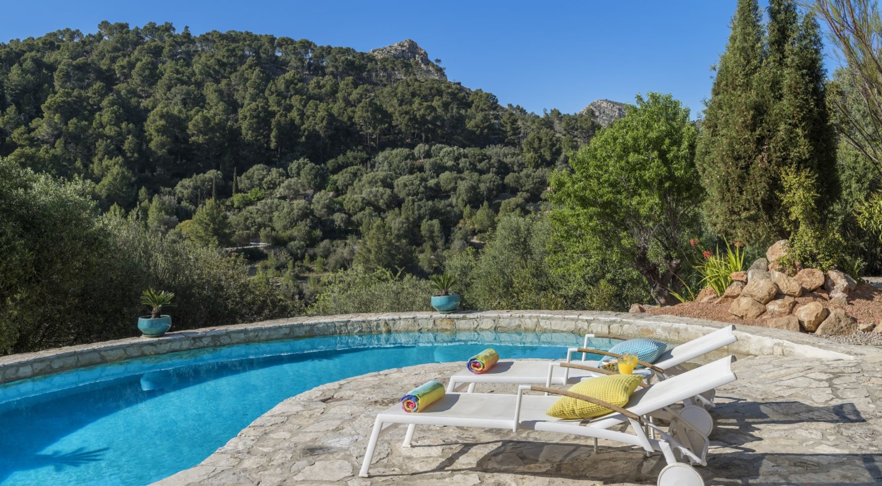  Idyllic location: Natural stone finca near Andratx 
