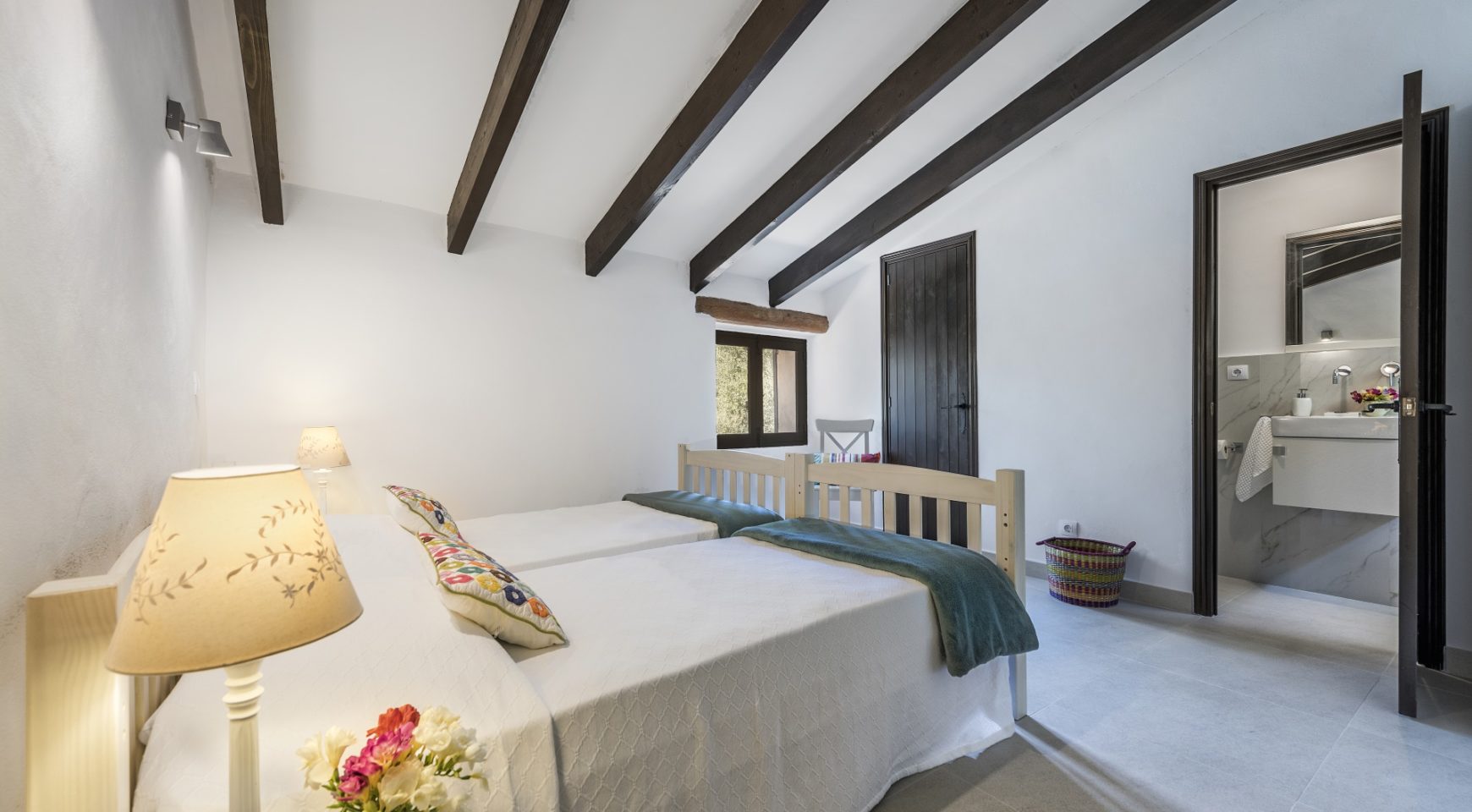  Idyllic location: Natural stone finca near Andratx 