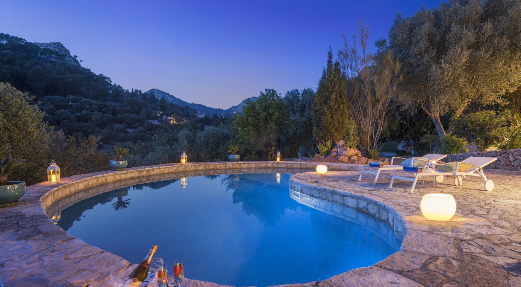  Idyllic location: Natural stone finca near Andratx 