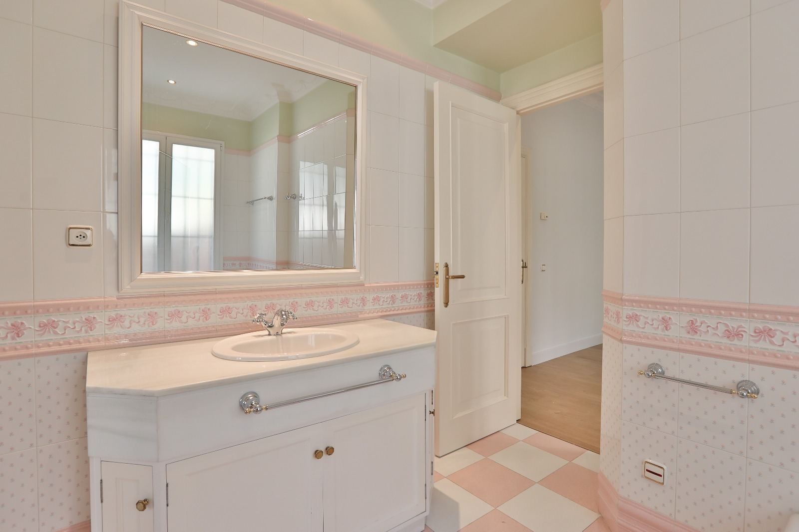 Spacious villa in Bendinat with seaviews