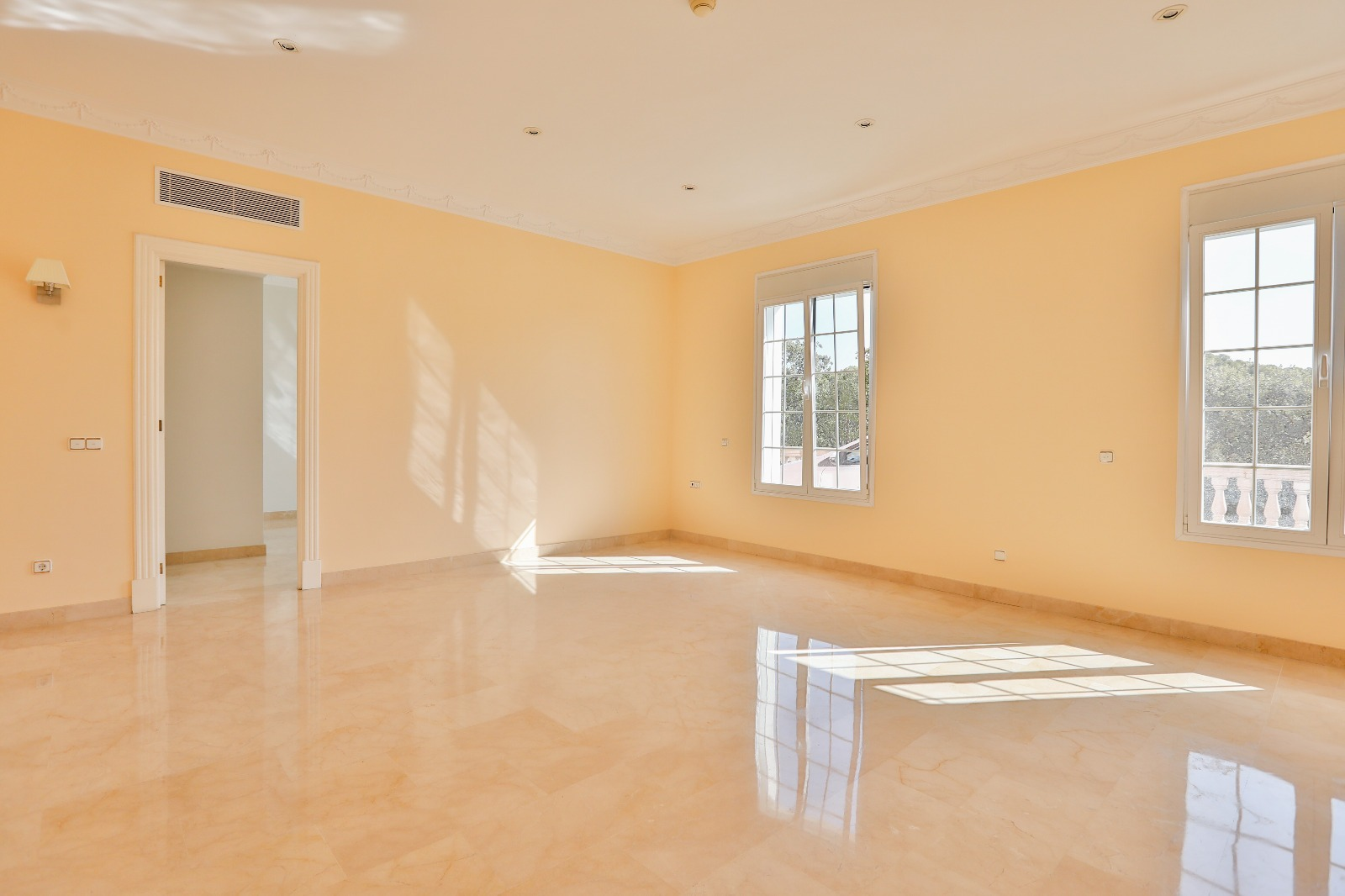 Spacious villa in Bendinat with seaviews