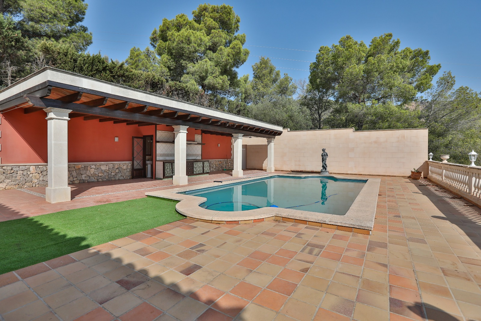 Spacious villa in Bendinat with seaviews