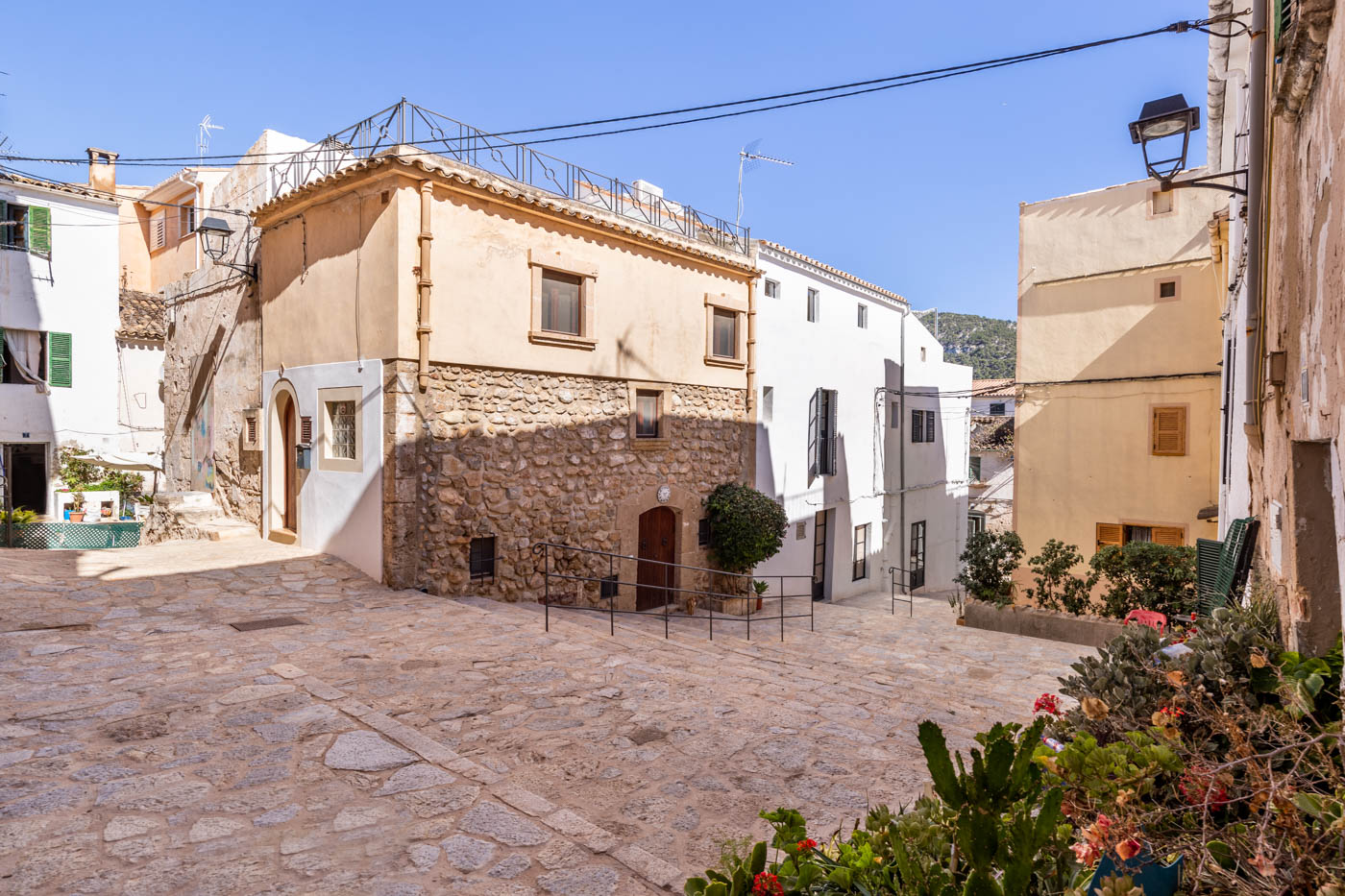 INVESTMENT: Authentic town house in Andratx Village