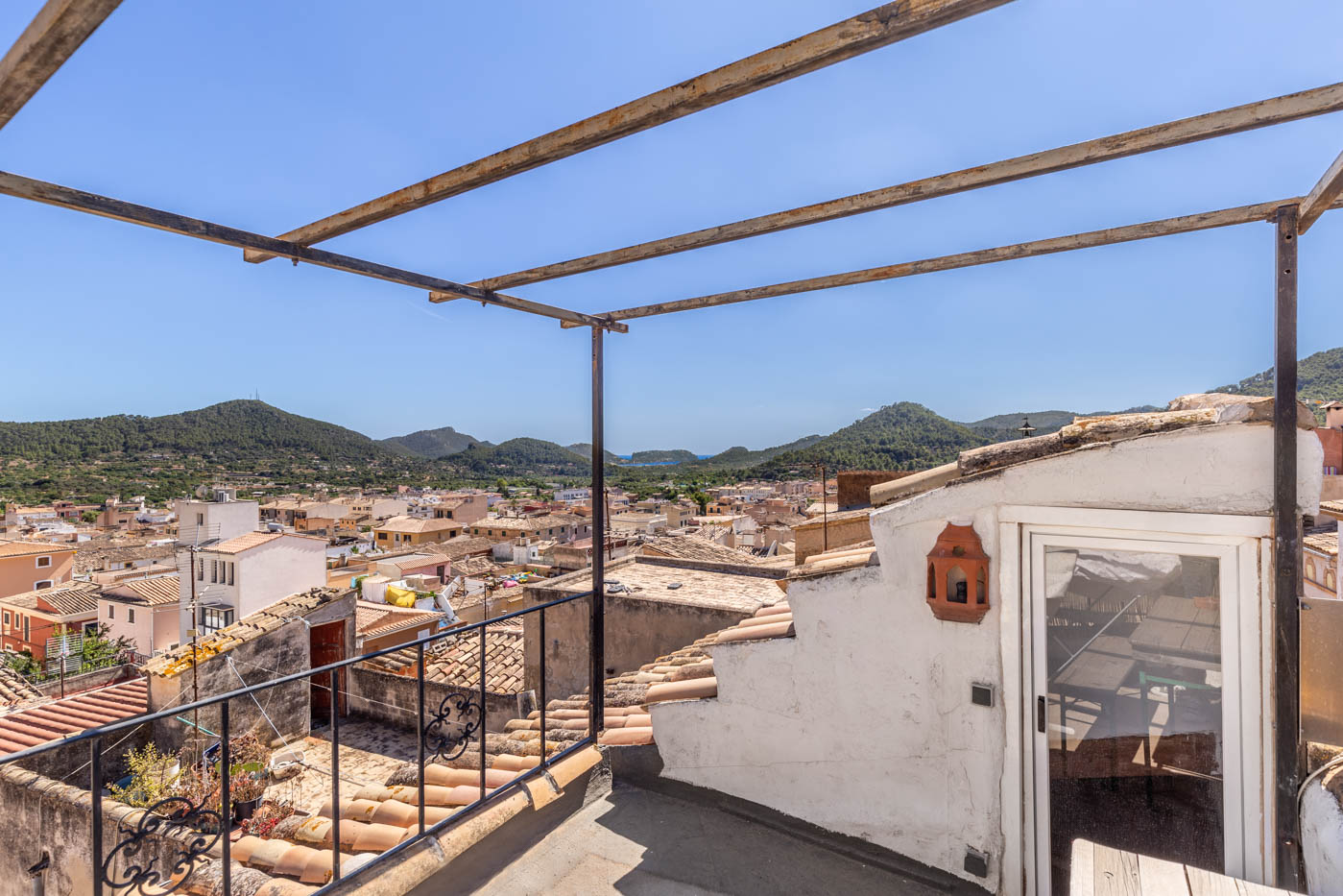 INVESTMENT: Authentic town house in Andratx Village