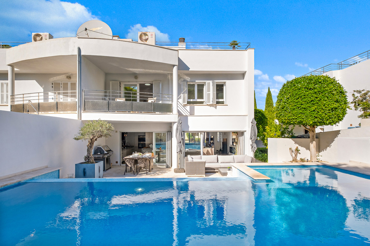 AMAZING: semi-detached house in Puerto Andratx