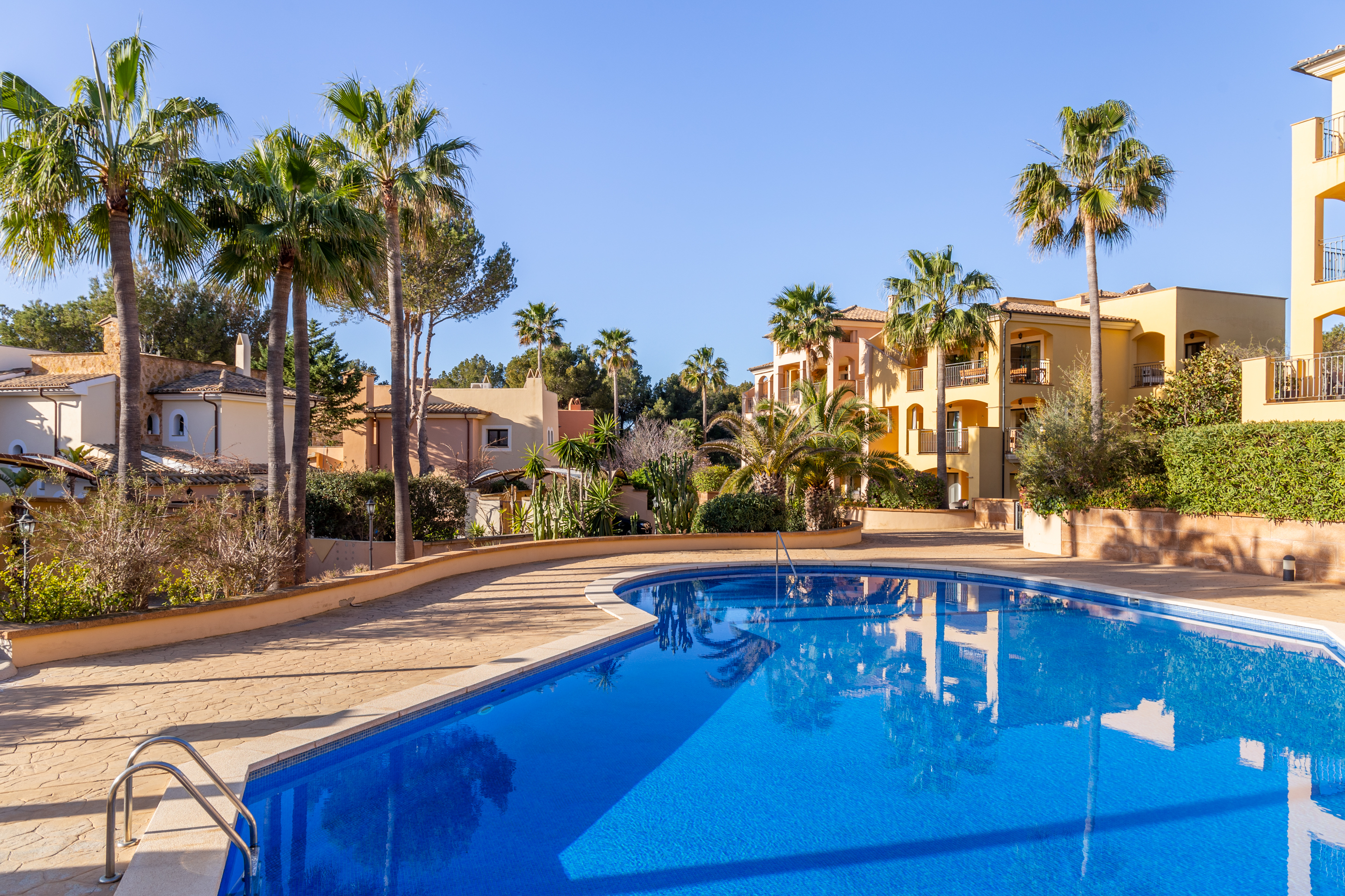 Spacious penthouse in a luxury Golf residence in Nova Santa Ponsa