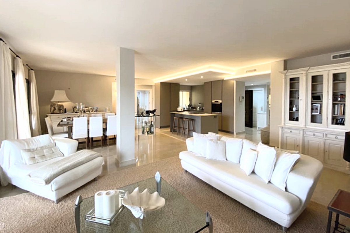 Spacious penthouse in a luxury Golf residence in Nova Santa Ponsa