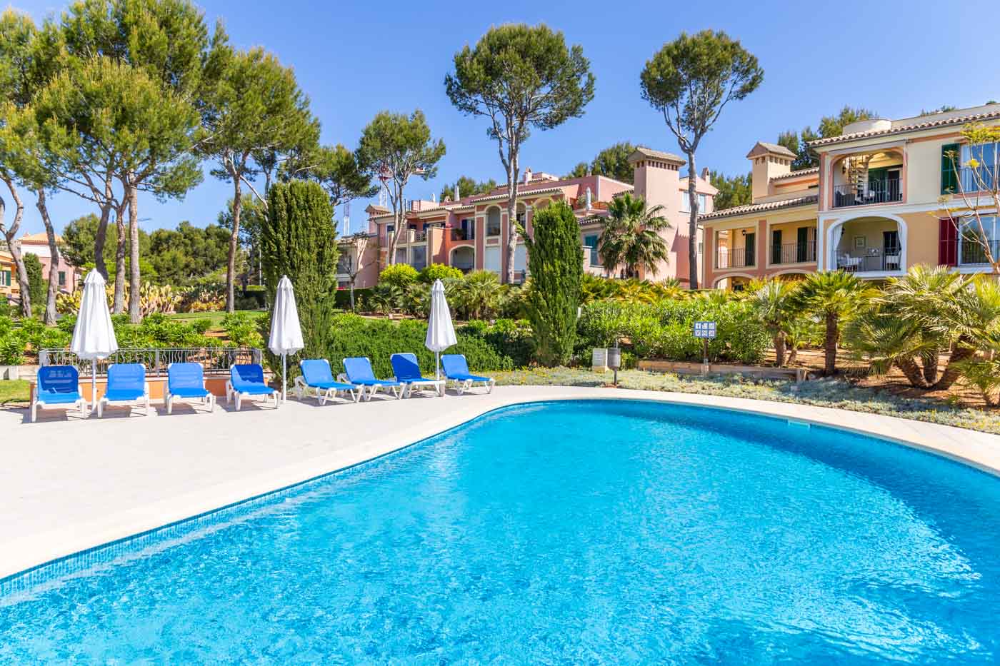 Corner town house in Las Adelfas Nova Santa Ponsa