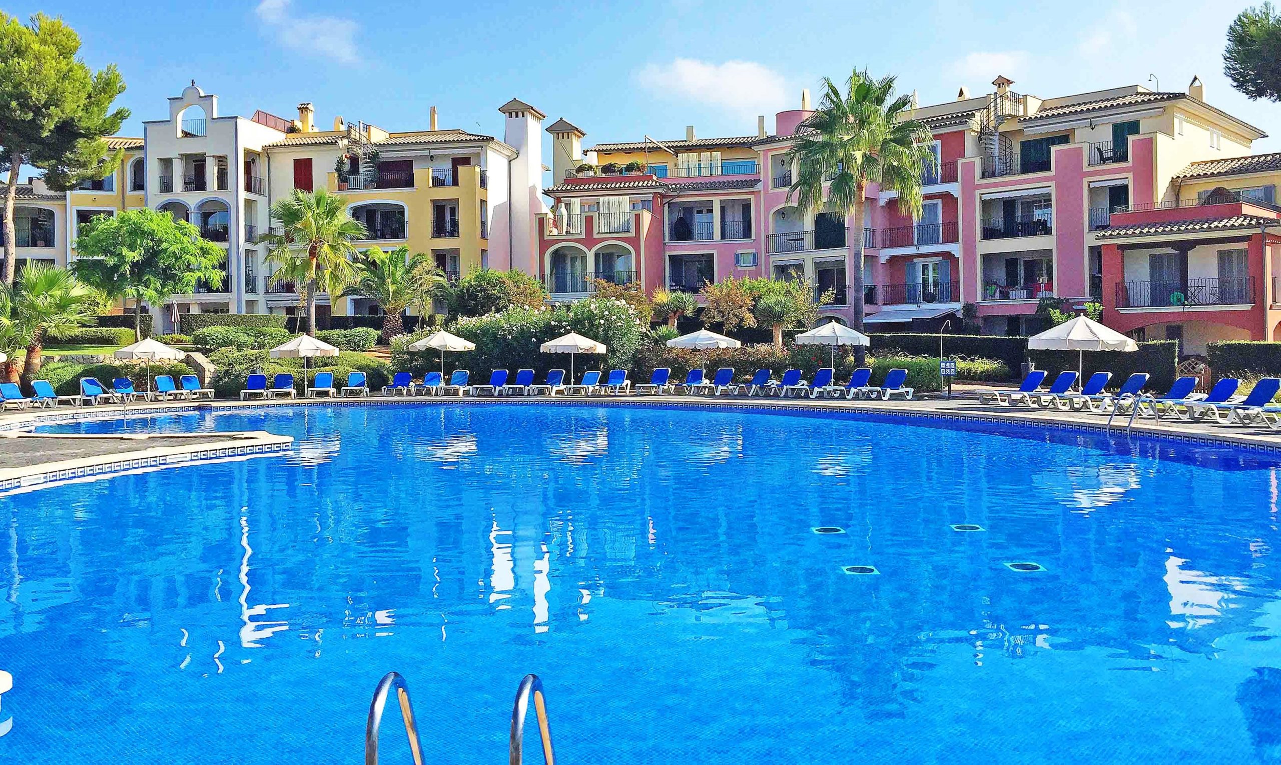 Corner town house in Las Adelfas Nova Santa Ponsa