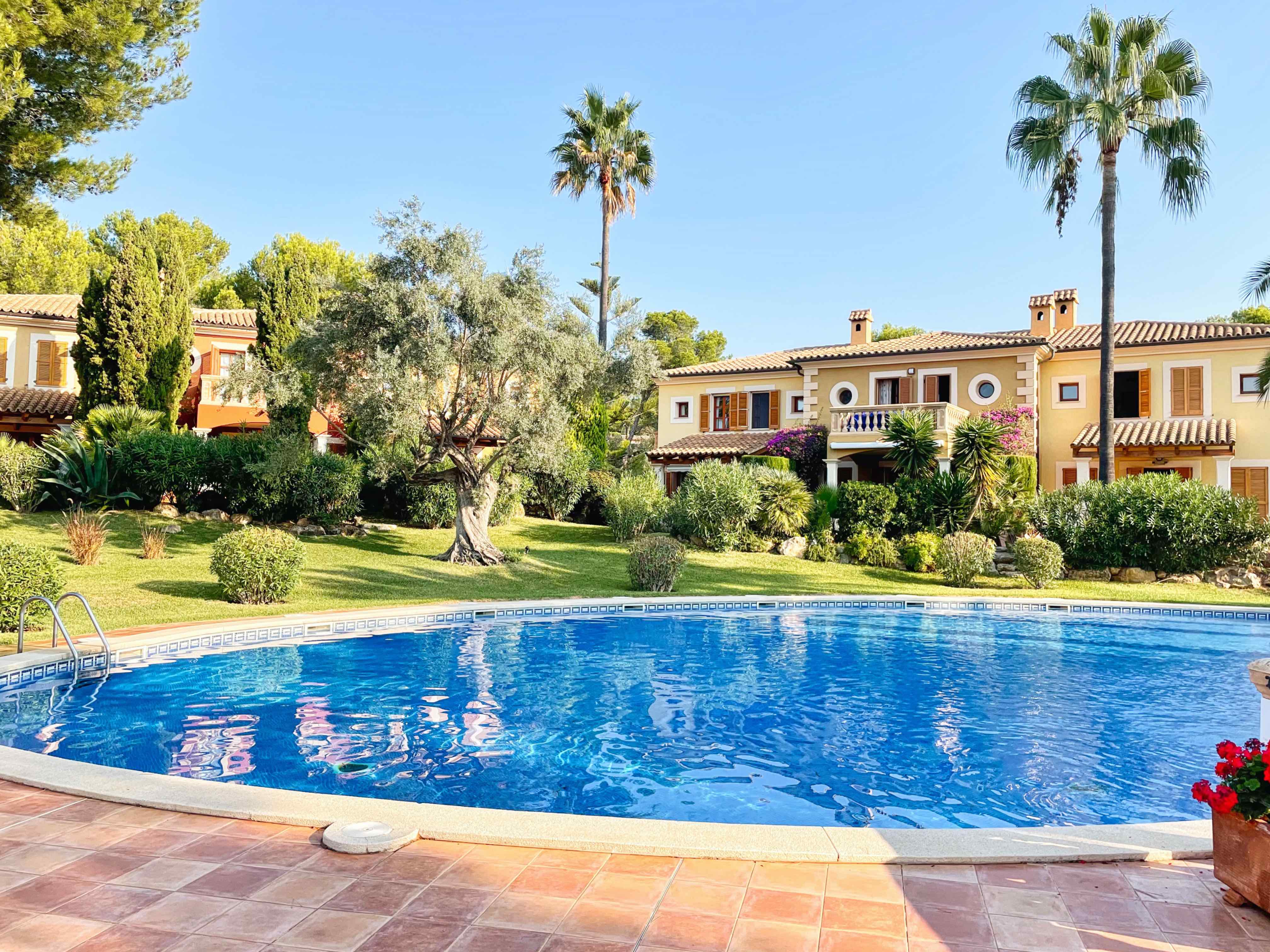 Townhouse in a beautiful residential community in Santa Ponsa