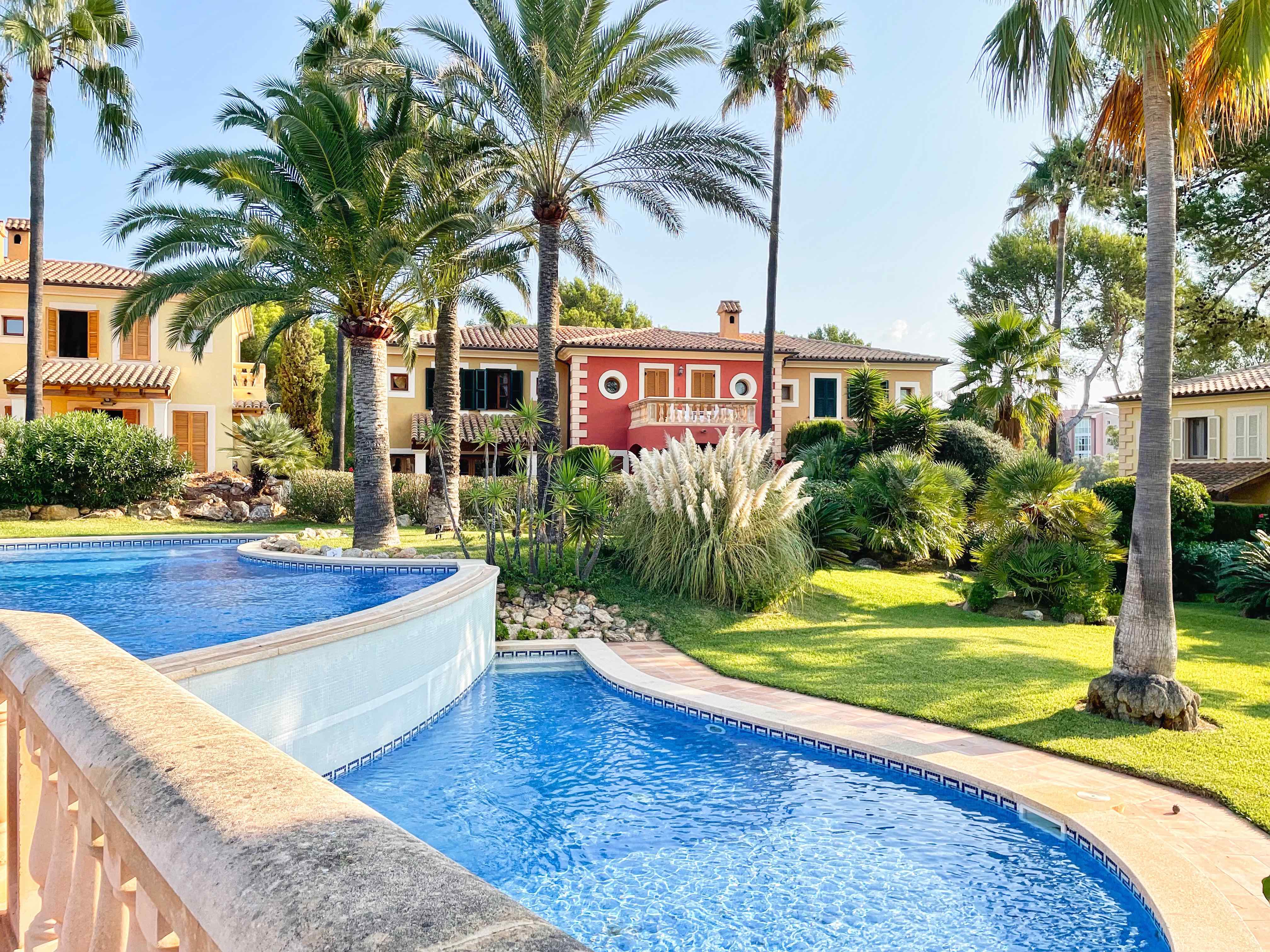 Townhouse in a beautiful residential community in Santa Ponsa