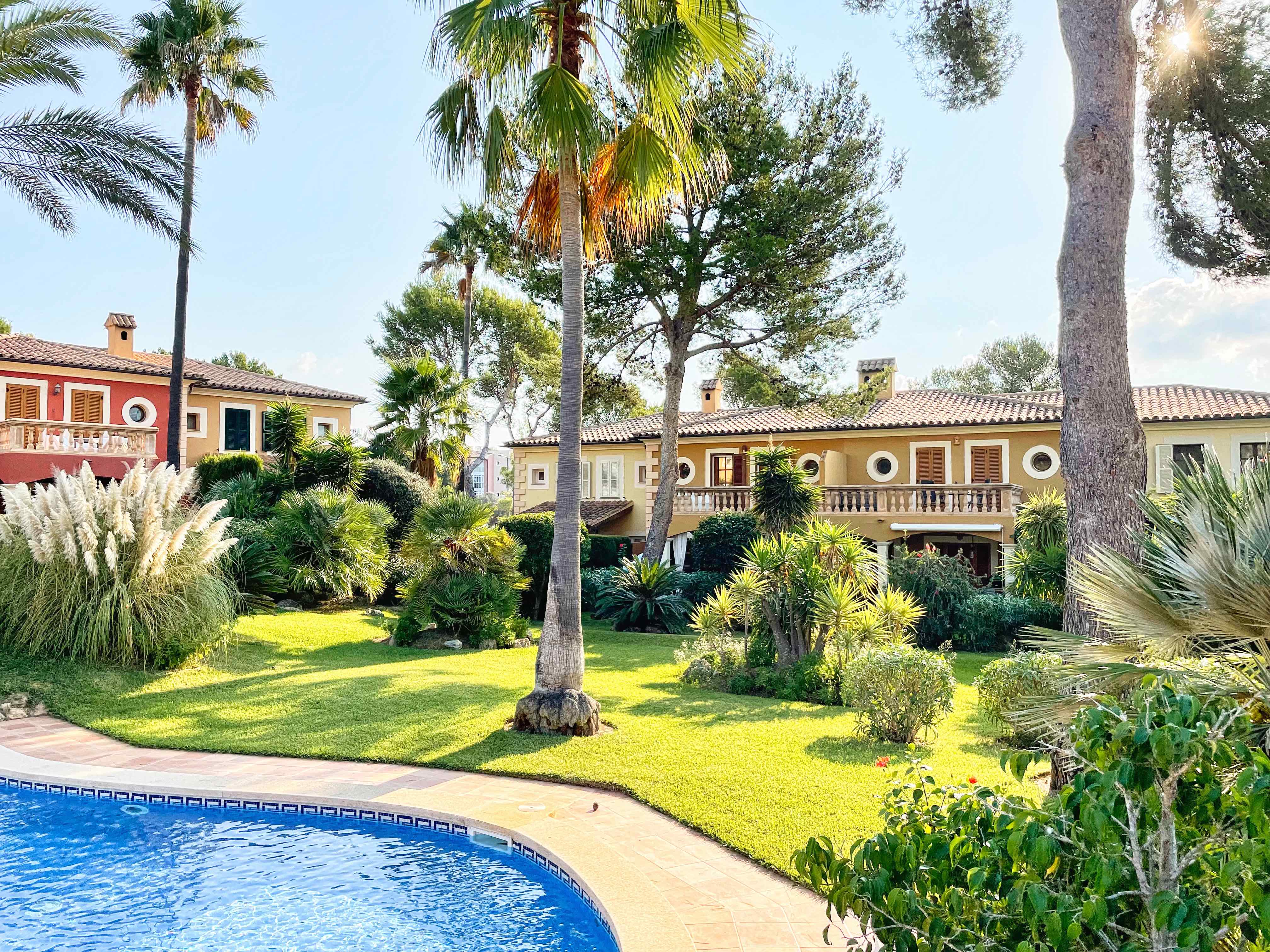 Townhouse in a beautiful residential community in Santa Ponsa
