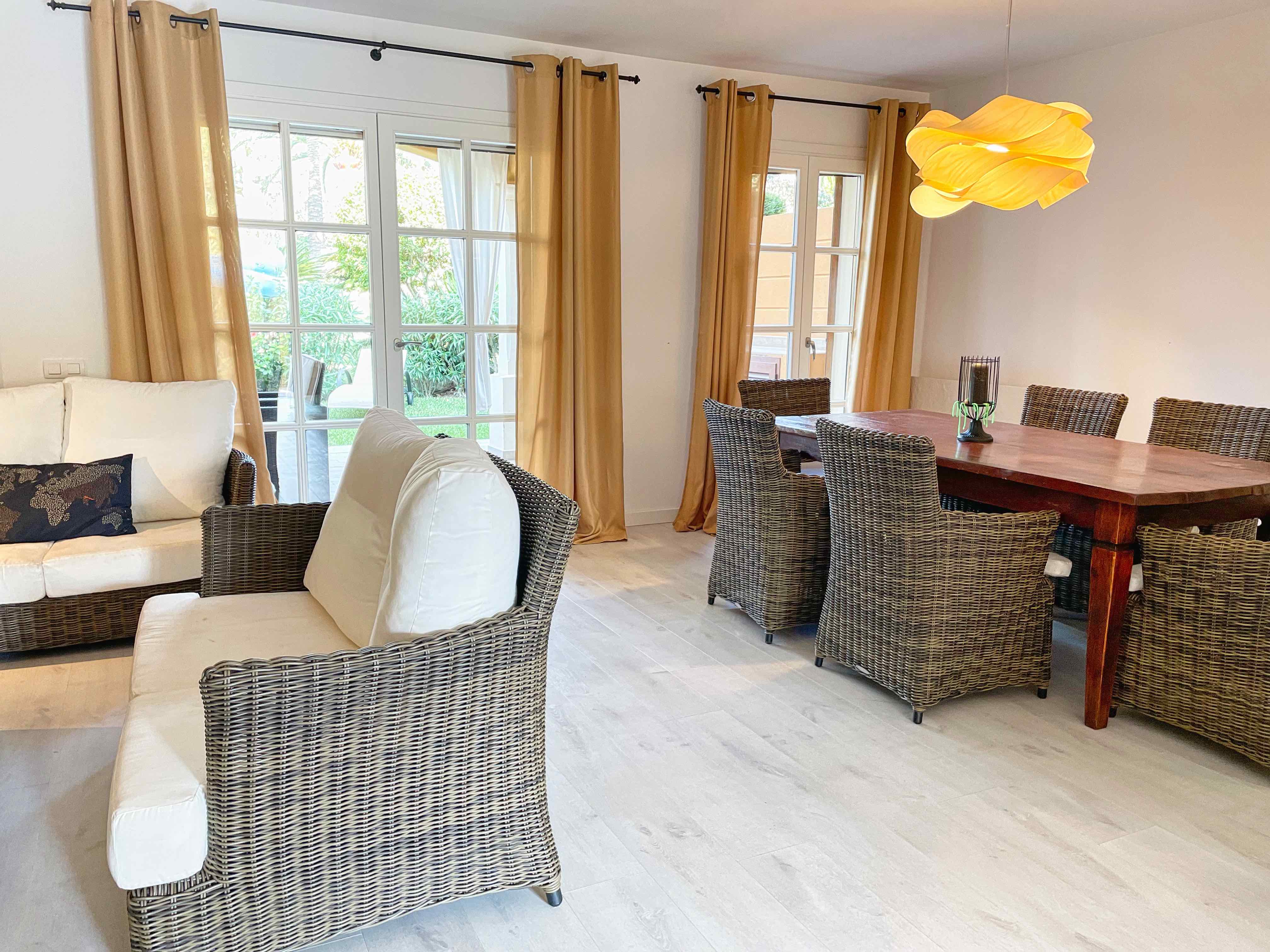 Townhouse in a beautiful residential community in Santa Ponsa