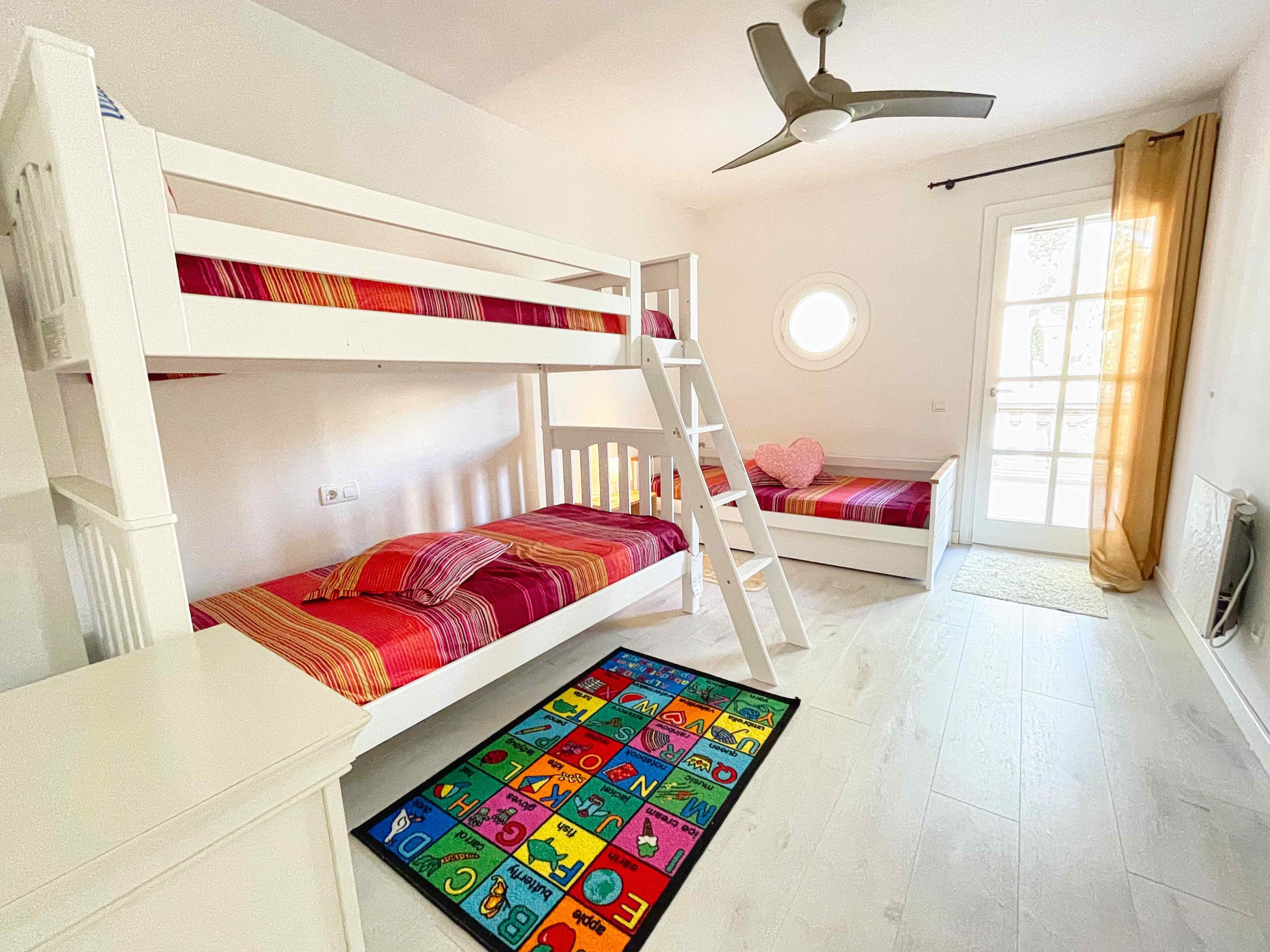 Townhouse in a beautiful residential community in Santa Ponsa