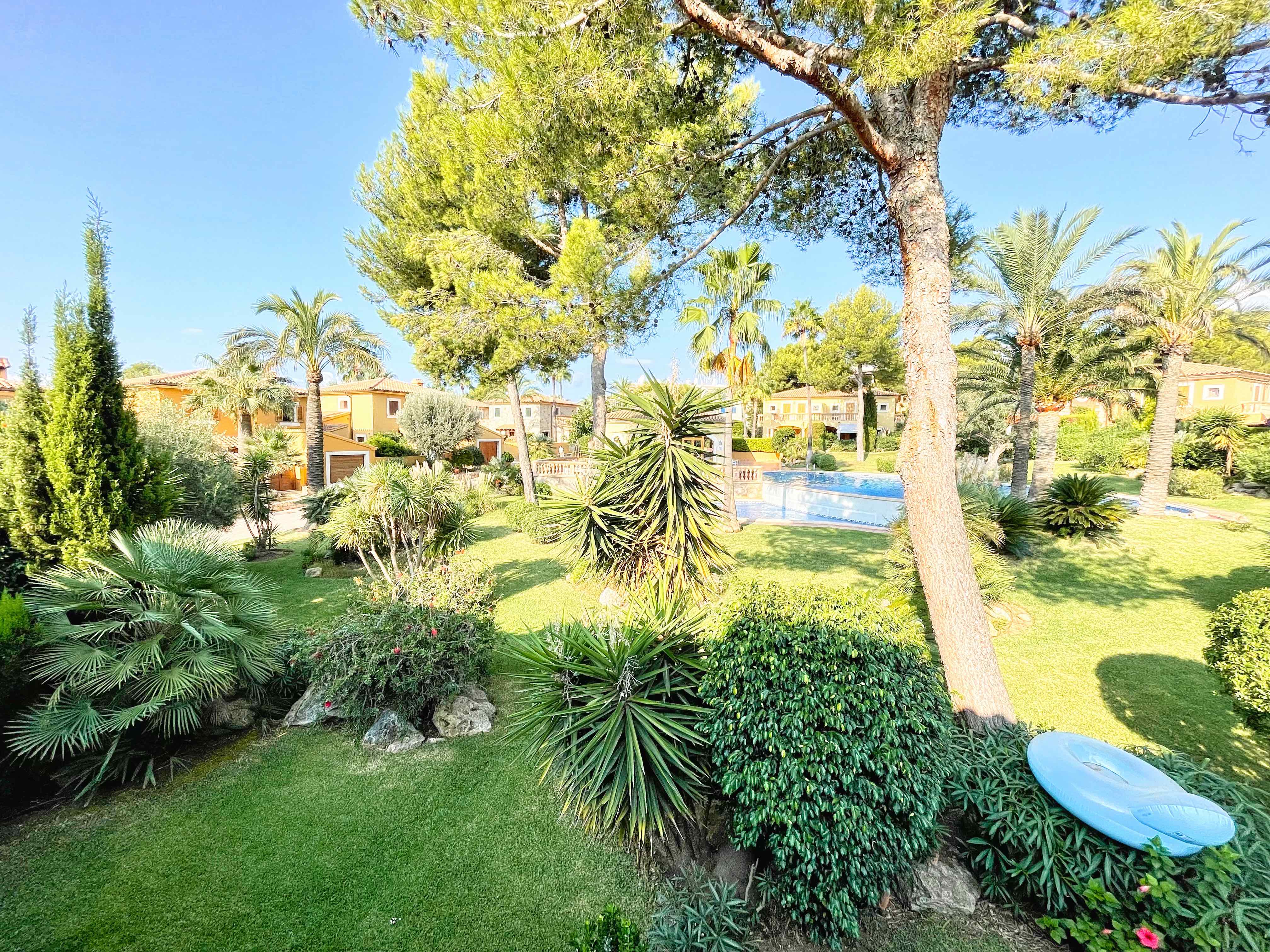 Townhouse in a beautiful residential community in Santa Ponsa