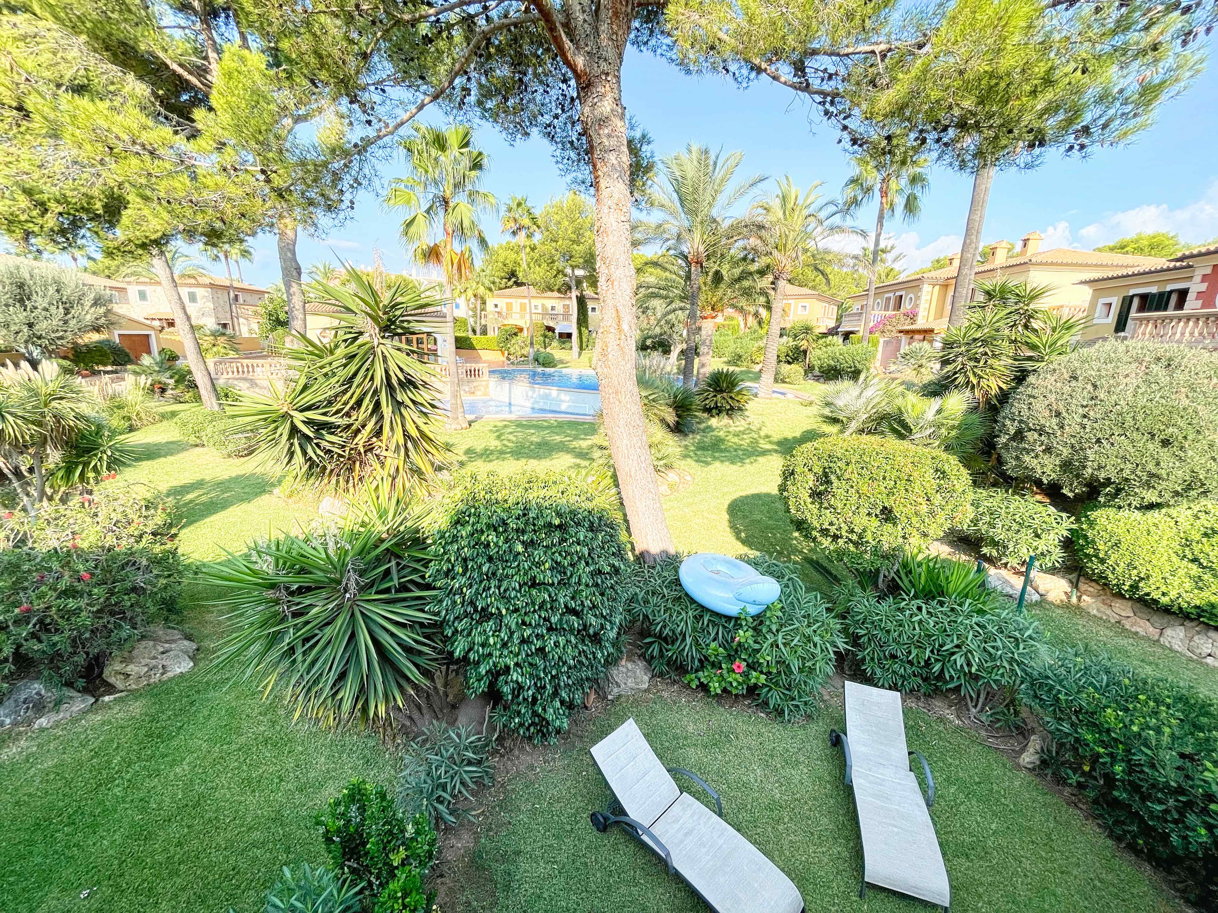 Townhouse in a beautiful residential community in Santa Ponsa