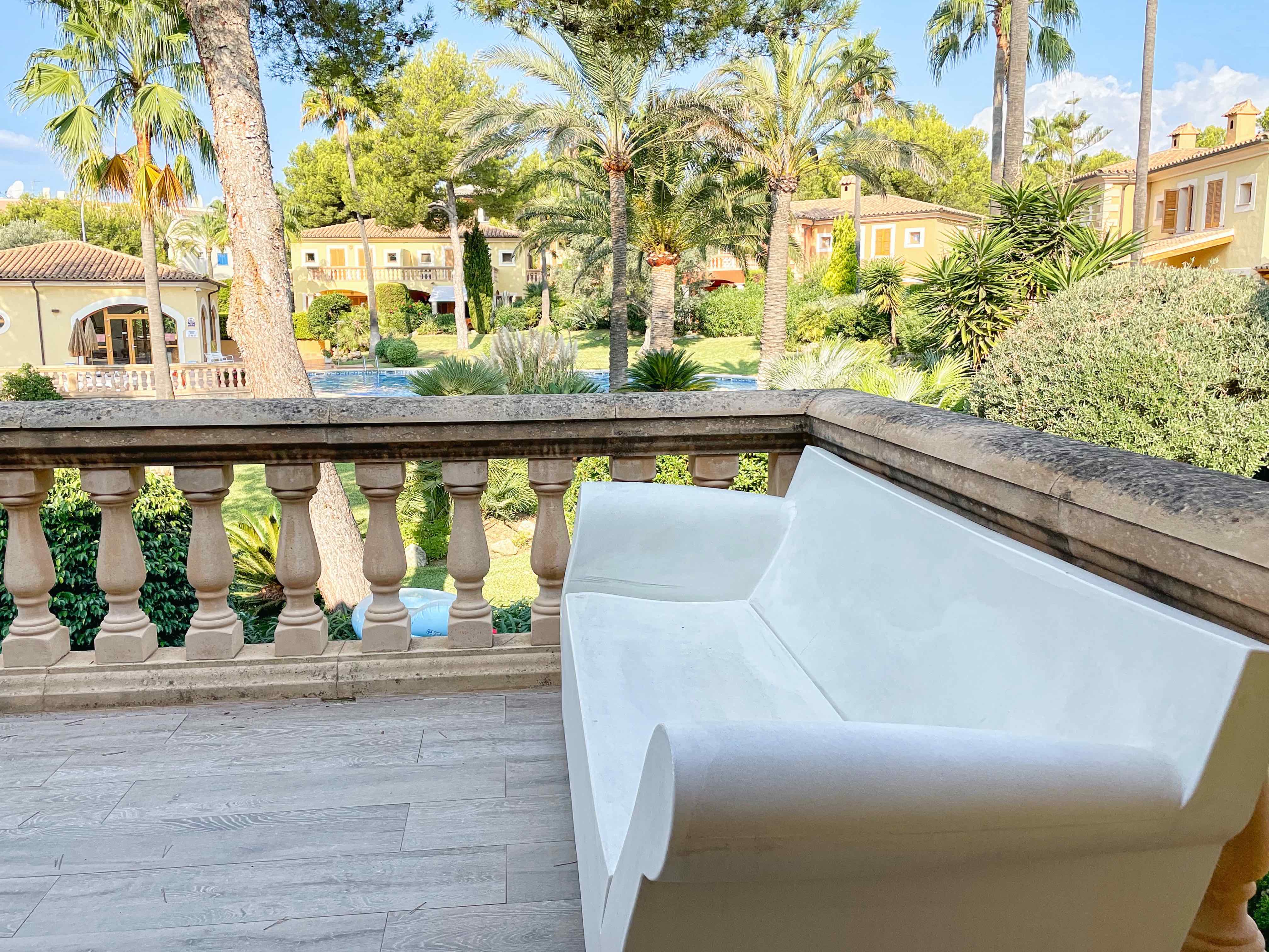 Townhouse in a beautiful residential community in Santa Ponsa