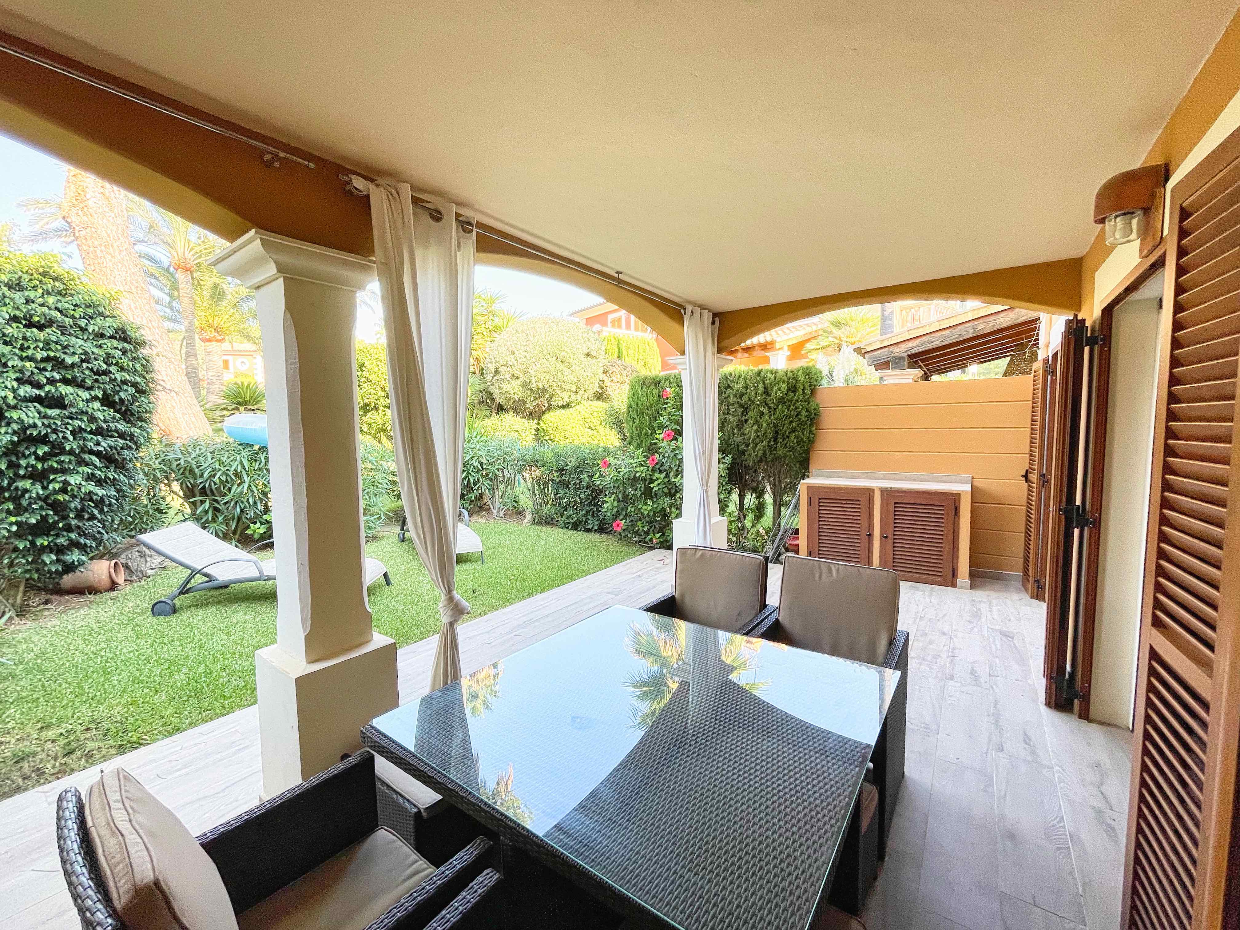 Townhouse in a beautiful residential community in Santa Ponsa