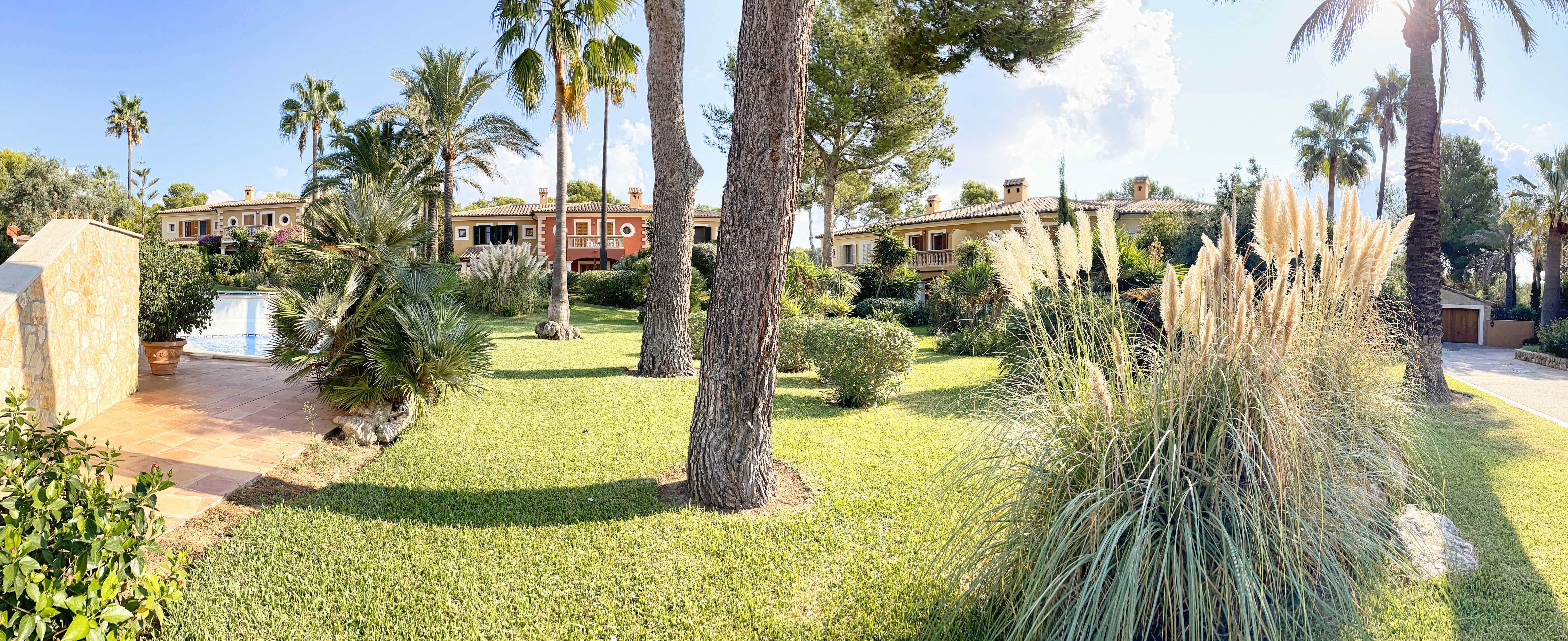 Townhouse in a beautiful residential community in Santa Ponsa