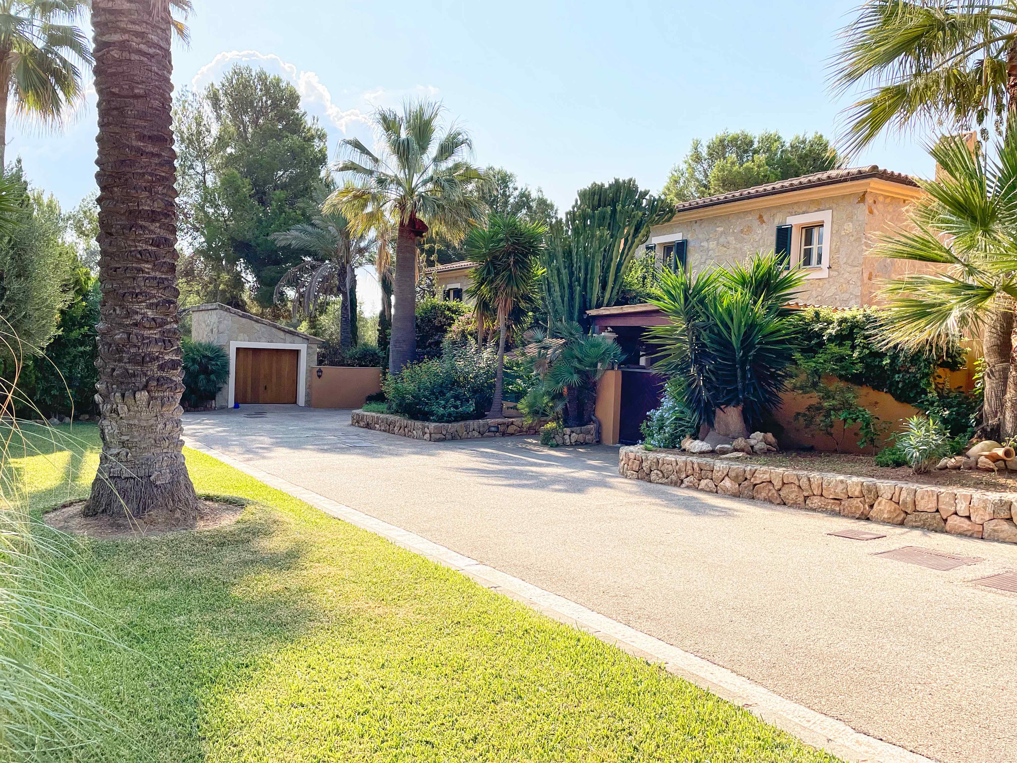 Townhouse in a beautiful residential community in Santa Ponsa