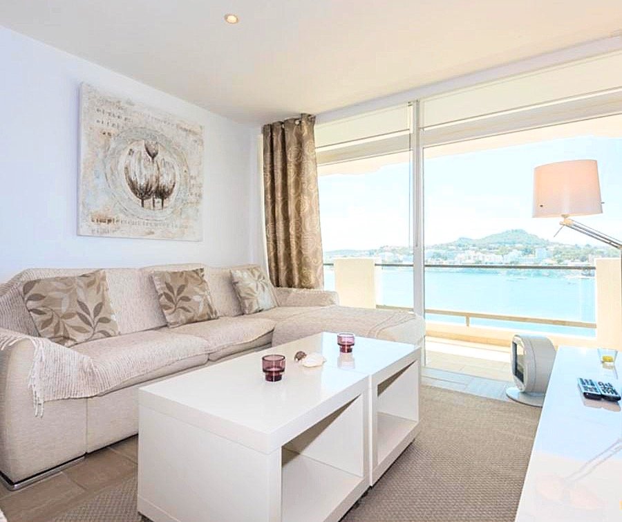 Spacious apartment in sea front of Santa Ponsa