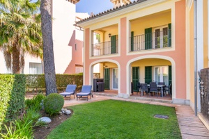 Corner town house in Las Adelfas Nova Santa Ponsa