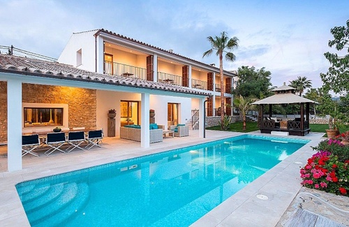 Villa de lujo en pueblo Calvià