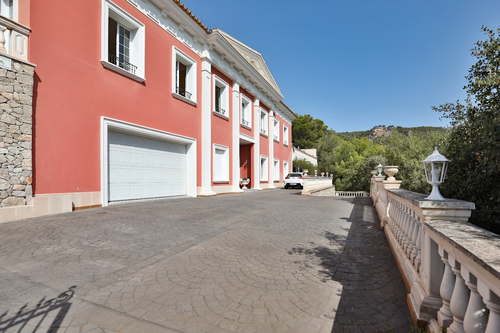 Spacious villa in Bendinat with seaviews