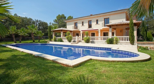 Breathtaking country home in idyllic location